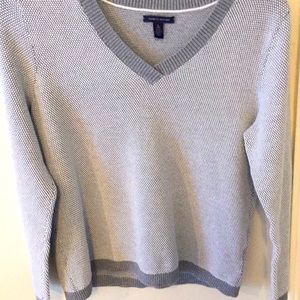 Tommy Hilfiger V Neck Sweater size XL